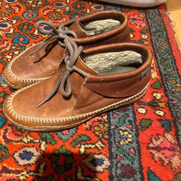 Beautiful moccasin style shoe - Picture 2 of 4